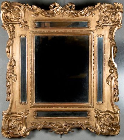 Miroir à parclose, le cadre en bois sculpté,...