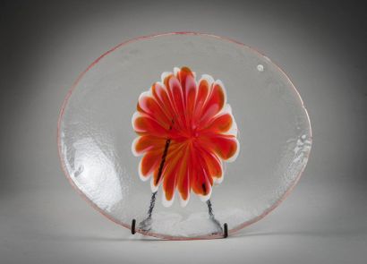 MURANO. Coupe en verre de forme libre, décor...