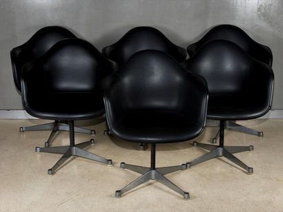 CR pour Herman Miller. 
Suite de six chaises...