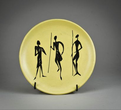 Atelier CERENNE à VALLAURIS. Assiette africaniste...
