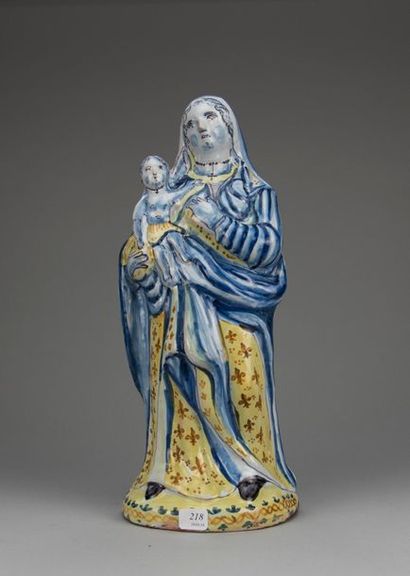 NEVERS
Vierge à l'enfant en faïence à décor...