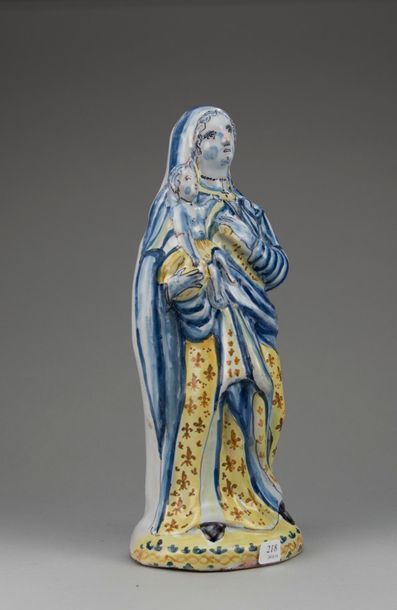 NEVERS
Vierge à l'enfant en faïence à décor...