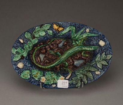 Thomas SERGENT (1830-1890). 
Plat à décor...