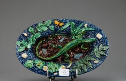 Thomas SERGENT (1830-1890). 
Plat à décor...