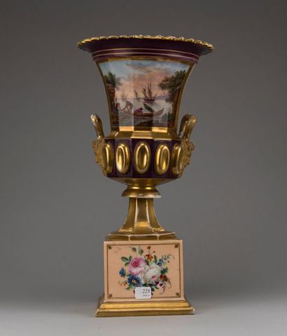 PORCELAINE DE PARIS
Vase de forme Médicis...