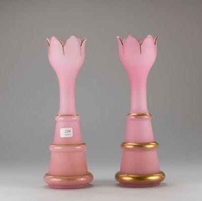 Paire de vases tronconiques à trois cordons...
