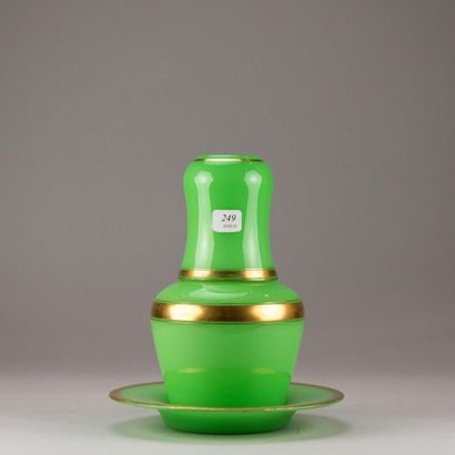 Verre d’eau à l’anglaise composé d’une carafe,...