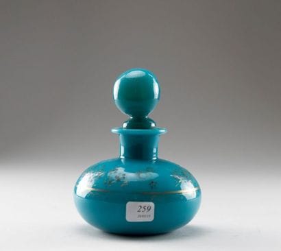 Flacon boule et son bouchon en opaline de...