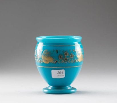 Pot à piédouche en opaline de cristal turquoise...