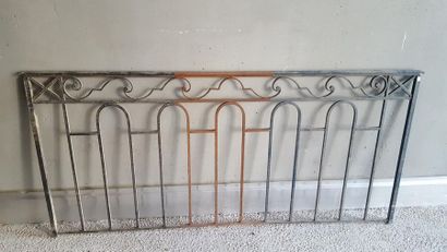Deux gardes corps en fer forgé, XVIIème siècle....