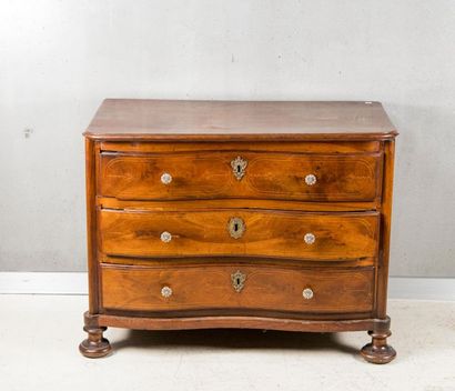 Commode en bois fruitier et filets de bois...