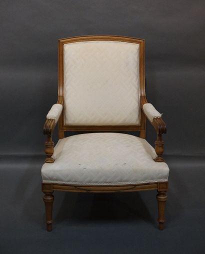 
paire de fauteuils en bois naturel à garniture...