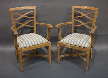 FAUTEUILS
Paire de fauteuils en bois naturel...