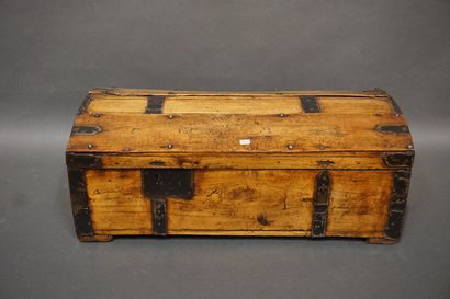Coffre en bois. 24x65x31 cm