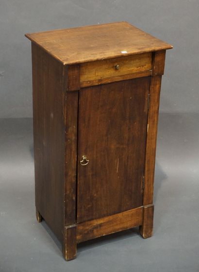 Chevet en bois naturel à une porte et un...