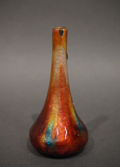 Petit vase émaillé. A. Marty à Limoges (manques,...