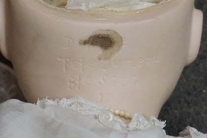 JUMEAU
Poupée à tête en porcelaine Jumeau...