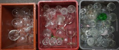 Trois manettes de verres (à porto, bière,...