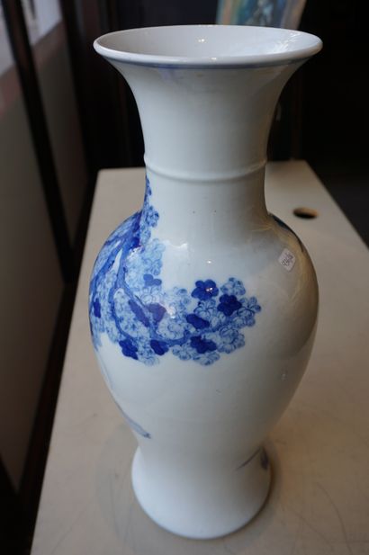 CHINE

Vase en porcelaine chinoise blanc...