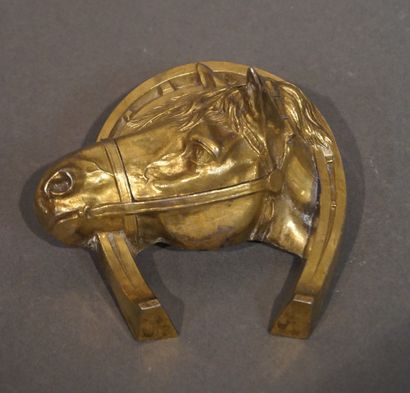 Encrier tête et fer à cheval en régule. 8x13x12...