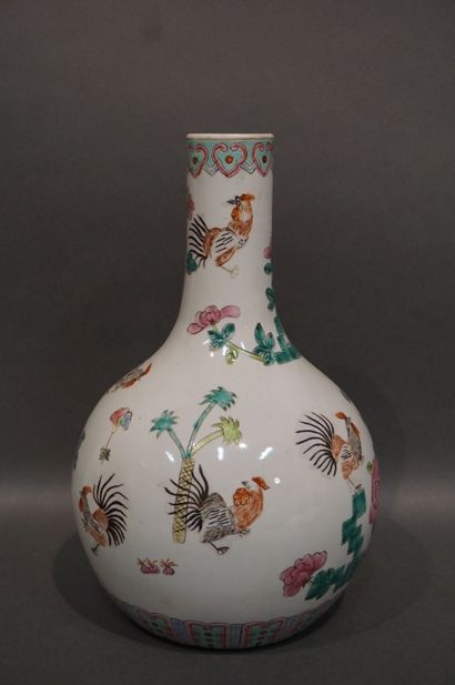 CHINE
Vase en porcelaine chinoise à décor...