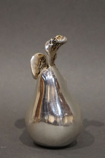 Petite poire en argent. 8 cm (poids brut...