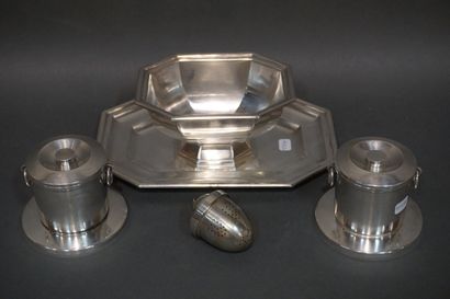 Saucière, passe-thé et paire de passe-thés...