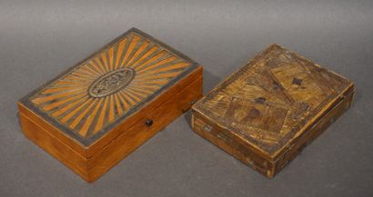 Deux boites, l'une en marqueterie de paille...