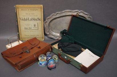Manette de sacoche en cuir, plat en étain,...