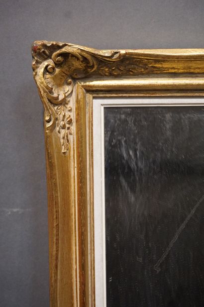 Miroir rectangulaire doré. 62x53 cm