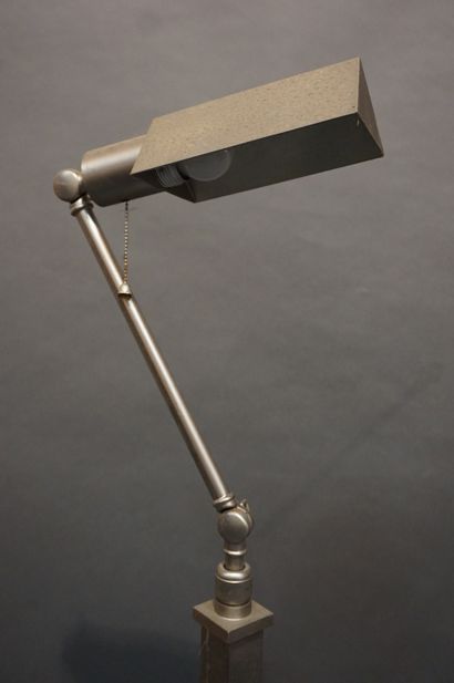 Paire de lampadaires articulés en métal chromé...