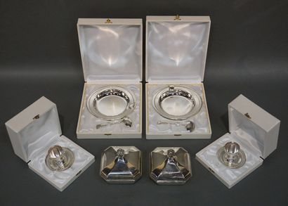 Deux coquetiers, deux assiettes à bouillie...