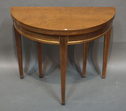 Table demi-lune à abattant en placage d'acajou...