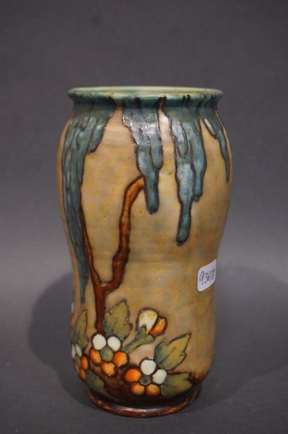 Vase en faïence anglaise à décor floral....