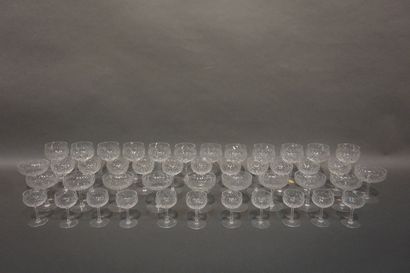 Service de verres en cristal taillé. Cristal...