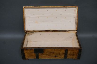 Coffre en bois. 24x65x31 cm