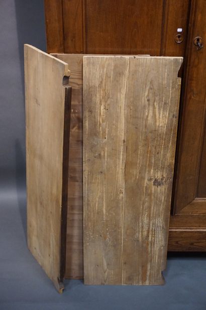Armoire à deux portes en bois naturel. 220x134x57...
