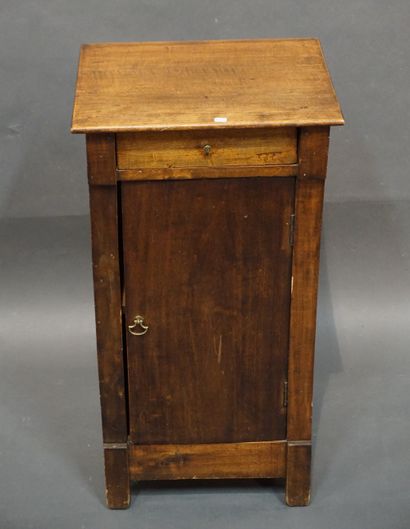 Chevet en bois naturel à une porte et un...