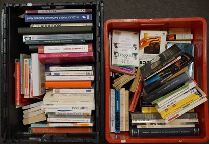 Deux manettes de livres.
