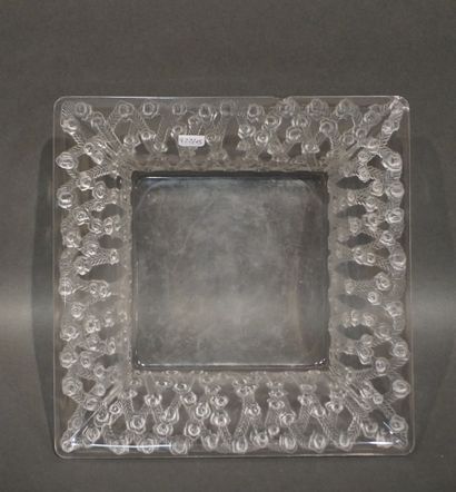 LALIQUE
Coupe carré en cristal à décor floral...