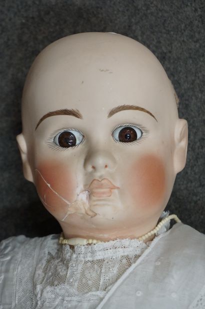 JUMEAU
Poupée à tête en porcelaine Jumeau...