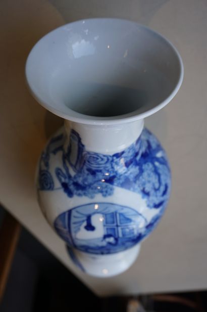 CHINE

Vase en porcelaine chinoise blanc...