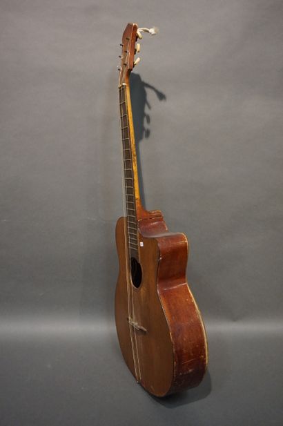Guitare (usures). 105 cm