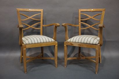 FAUTEUILS
Paire de fauteuils en bois naturel...