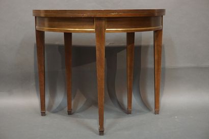 Table demi-lune à abattant en placage d'acajou...