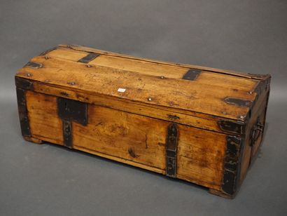 Coffre en bois. 24x65x31 cm