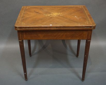 Table à jeu en marqueterie à un tiroir en...