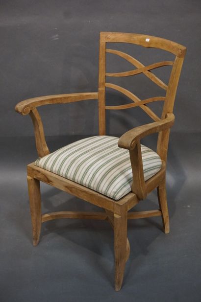 FAUTEUILS
Paire de fauteuils en bois naturel...