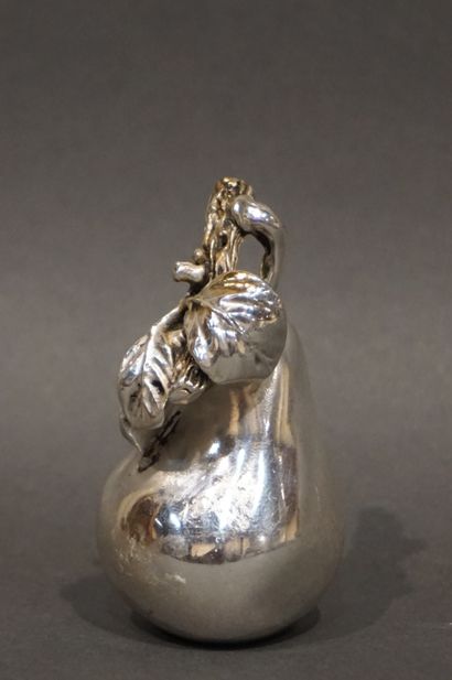 Petite poire en argent. 8 cm (poids brut...