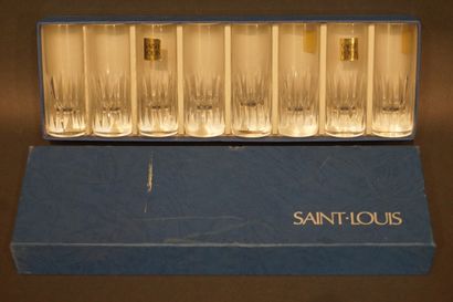 SAINT LOUIS
Huit verres à liqueur en cristal...